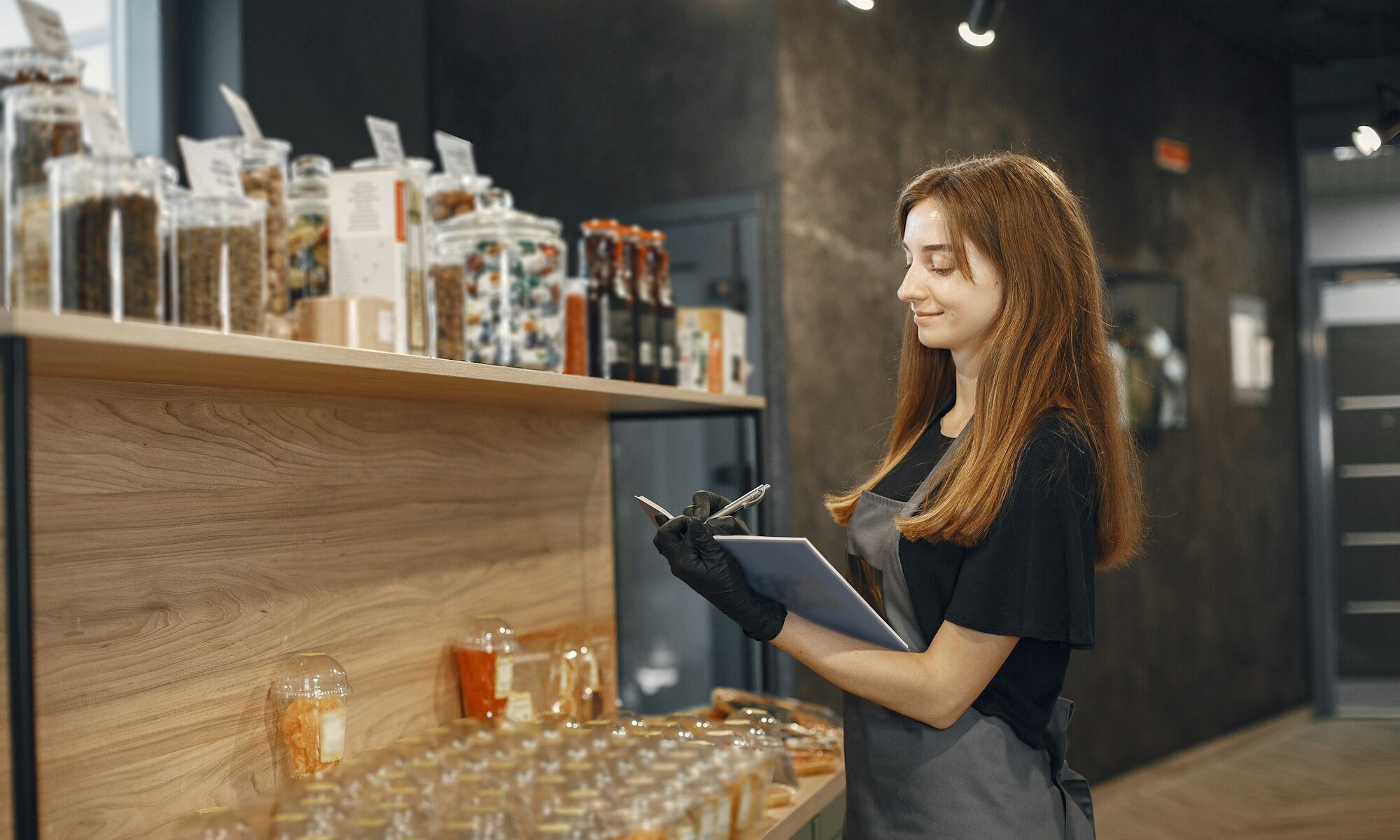 The seller conducts an audit in the store